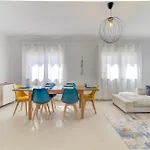 Amazing With Balcony & Barbecue Ferienhaus Portimão