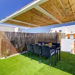 Amazing With Balcony & Barbecue Ferienhaus