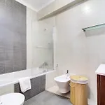 Vakantiehuis Amazing With Balcony & Barbecue