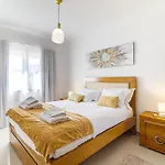 Amazing With Balcony & Barbecue Ferienhaus *