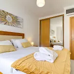 Amazing With Balcony & Barbecue Ferienhaus Portimão