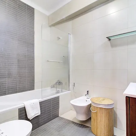 Semesterbostad Horizon House - 3 Bedrooms - Rooftop Terrace & Bbq - Ac