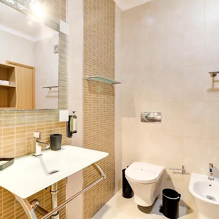 Semesterbostad Horizon House - 3 Bedrooms - Rooftop Terrace & Bbq - Ac