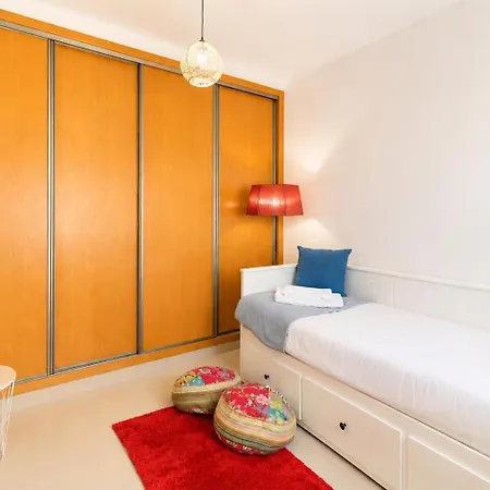 Semesterbostad Horizon House - 3 Bedrooms - Rooftop Terrace & Bbq - Ac *