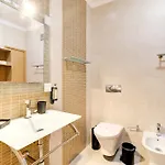 בית נופש Amazing With Balcony & Barbecue