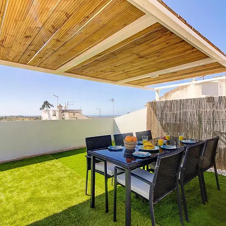 בית נופש Amazing With Balcony & Barbecue *